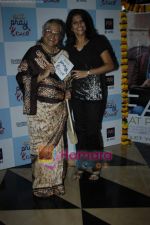 Shubha Khote, Bhavana Balsavar at Eat Pray Love premiere in PVR on 7th Oct 2010 (4).JPG